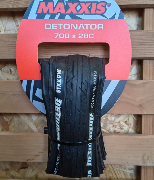 MAXXIS Detonator 700 x 28C