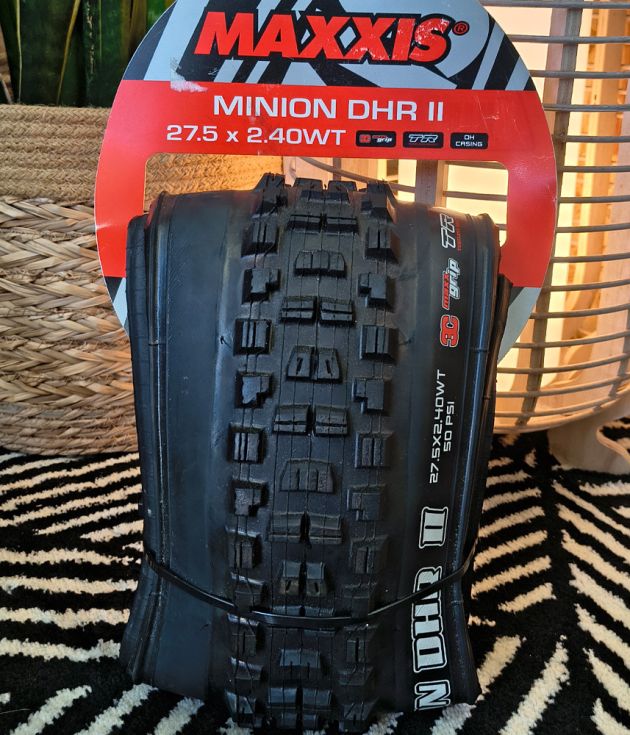 MAXXIS DHR II TR Max Grip DH Chasing