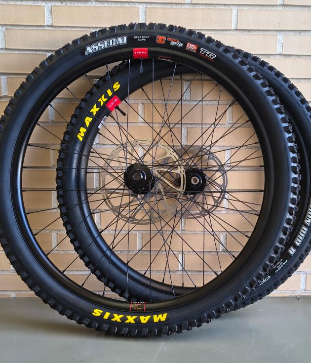Reserve Par de Rodas MTB 30 | HD Alumínio 29''/27.5'' DT Swiss 350 DEG DF 6 Furos 15x110/12x148mm